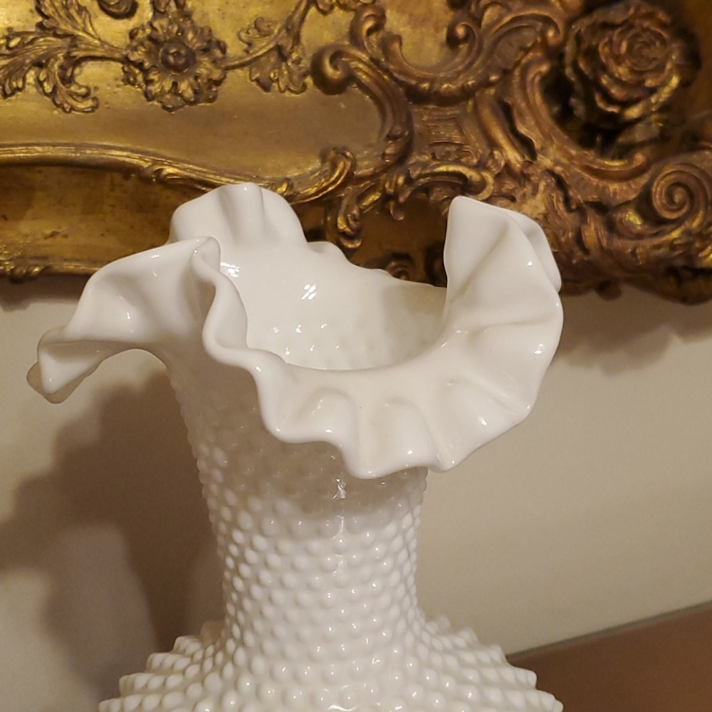 Fenton White Milk Glass Ruffle Hobnail Vase - Picture 14 of 15